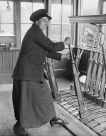 Women operating signal box 1918. 